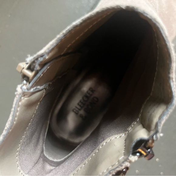 Bleecker & Bond Georgia tan suede ankle boots size 9.5 - Picture 11 of 11